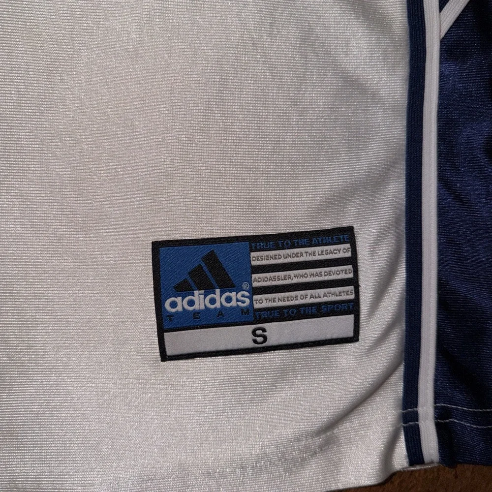 Vintage ADIDAS Notre Dame Fighting Irish #1 Satin Basketball‎ Jersey Size Small